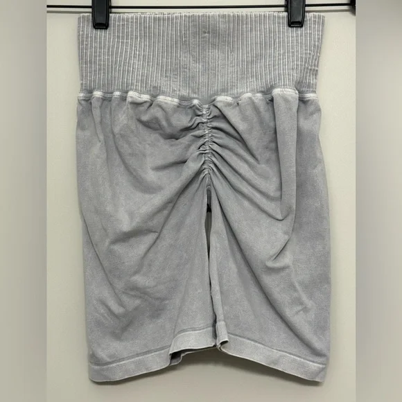 NWOT Free People Good Karma Ruched Bike Shorts in Ice Grey. Size M/L (8-14) - Picture 4 of 6